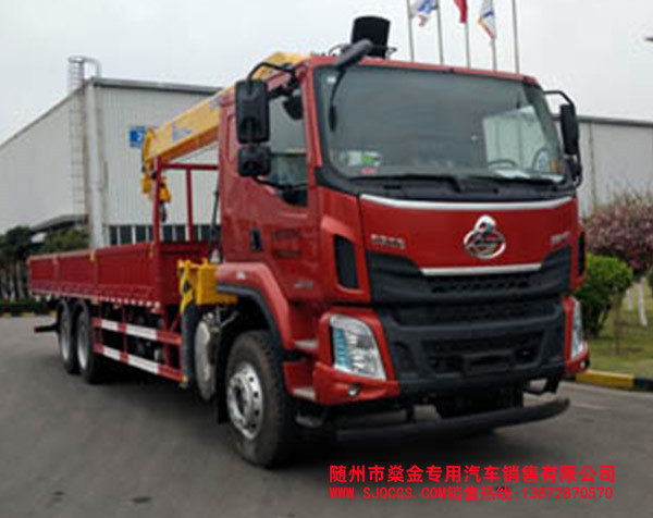 柳汽小三軸隨車起重運輸車